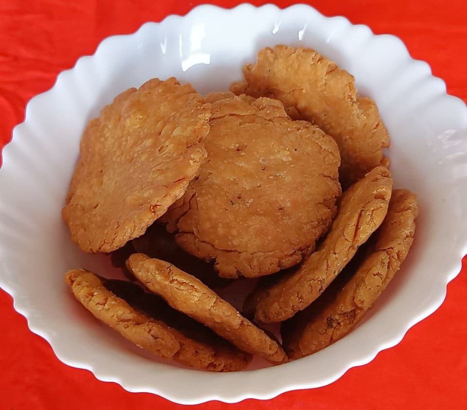 Fresh Methi Mathri – Flaky, Spiced Tea-Time Snack